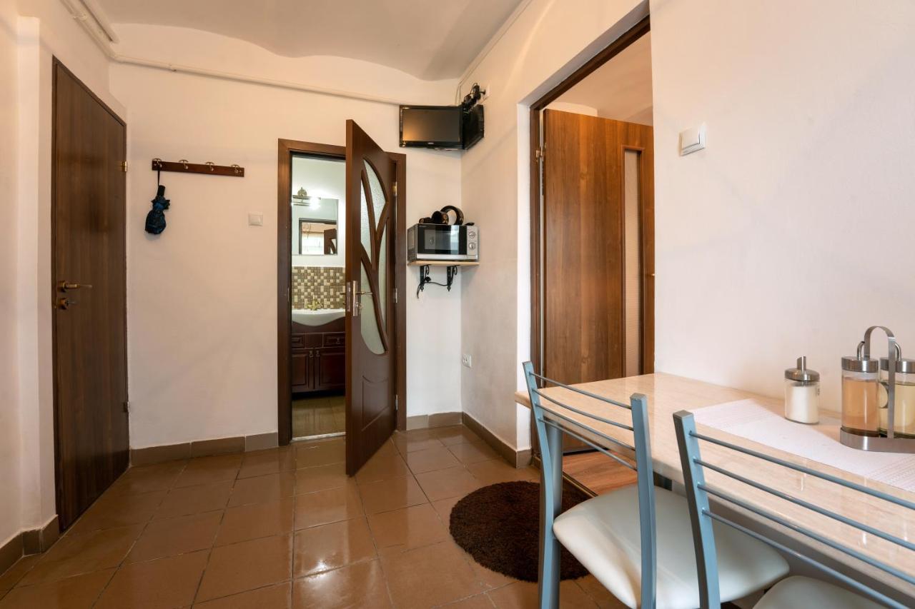 Gloria Apartment *