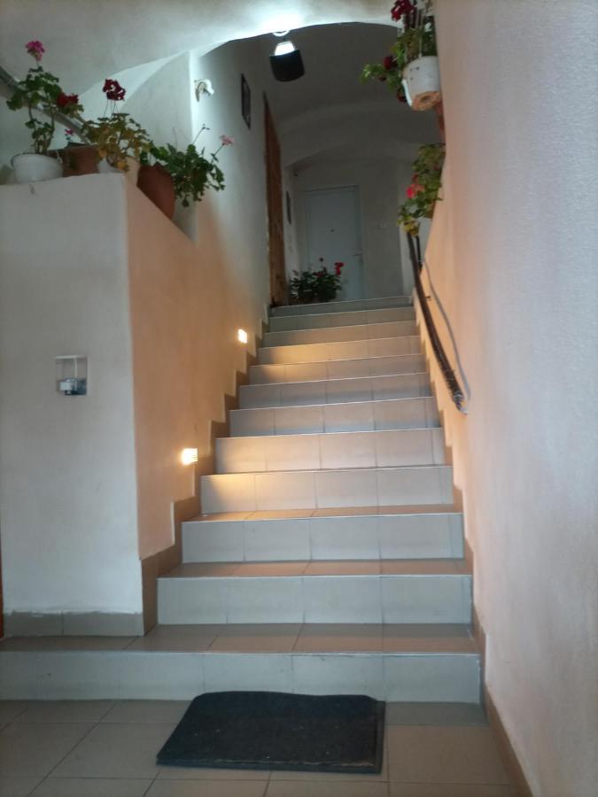 Gloria Apartment *